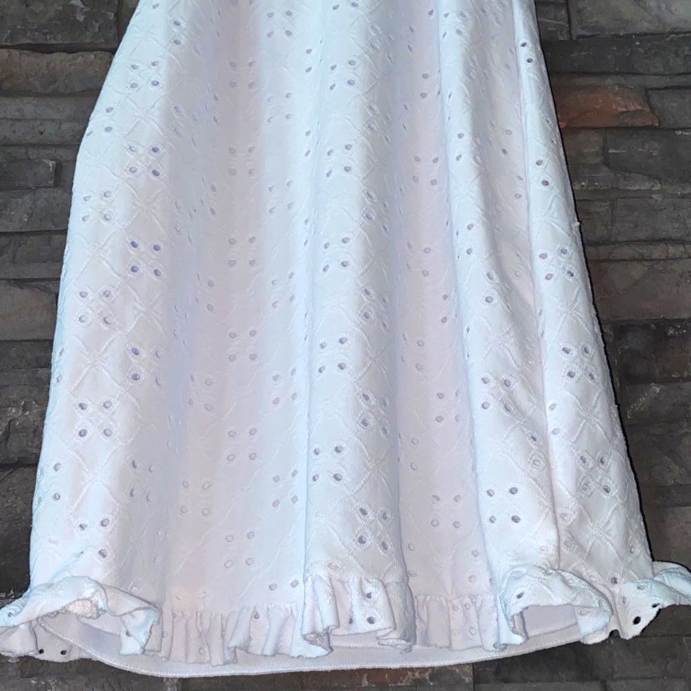 B. Darlin Spaghetti Strap White Mini Dress 
Size: 5 / S (Juniors) - Picture 4 of 9